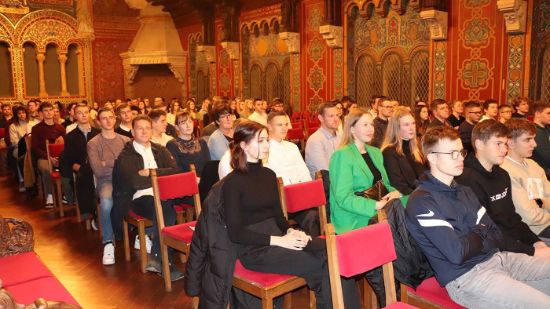 Studierende im Festsaal der Wartburg